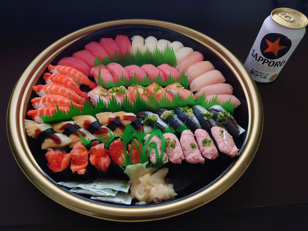 treefrog312's tweet photo. 一人暮らしは五人前のお寿司を一人で食べても許されます https://t.co/4i9cvuHZjn