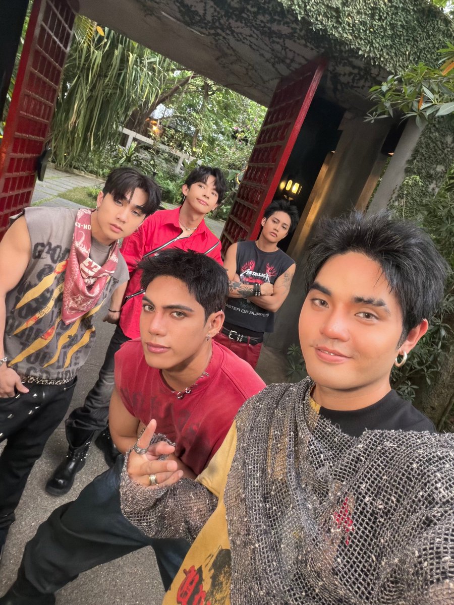 SB19Official's tweet photo. See y'all in a bit mga ka-TeaM! 🤘🏼

#SB19 #TeaMFair2026 https://t.co/8FgkmlSMj5