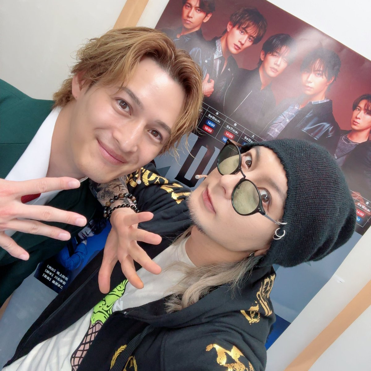 Ray_FJT's tweet photo. #舞台デカホシ 四日目が
無事終了しました！！
ご観劇頂きました皆様、
誠に有難うございました！
最初で最後のホシ→ホシ、
楽しかったです！
今日はファイブとマウスとパシャリ♪
明日は最初で最後のデカ→デカです！
#fujitaray #dustz https://t.co/BTJTuDemRJ