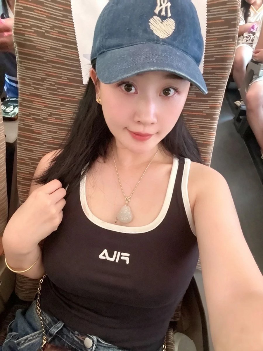 whhan69's tweet photo. 今天心情不错，就是安静得有点过分？ https://t.co/EhiJSUFrHF