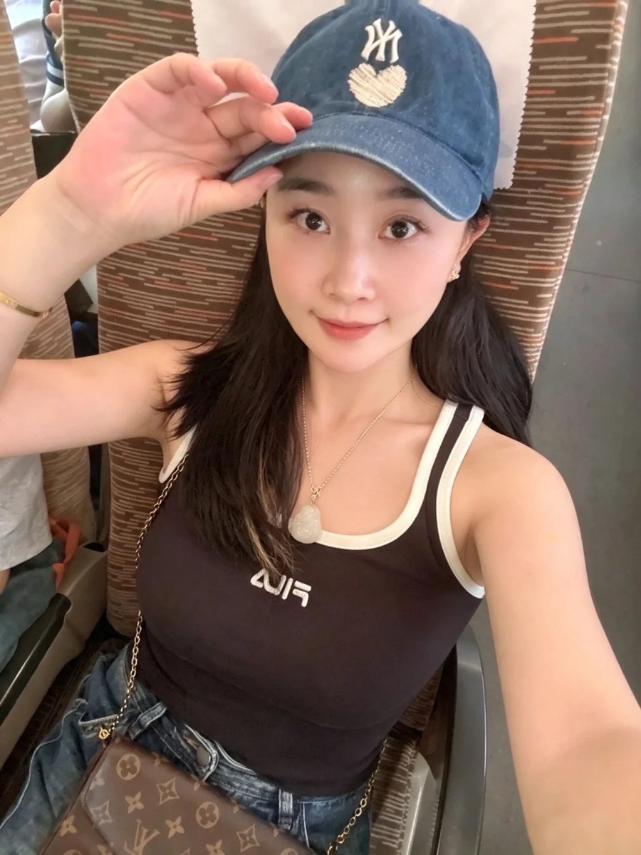 whhan69's tweet photo. 今天心情不错，就是安静得有点过分？ https://t.co/EhiJSUFrHF