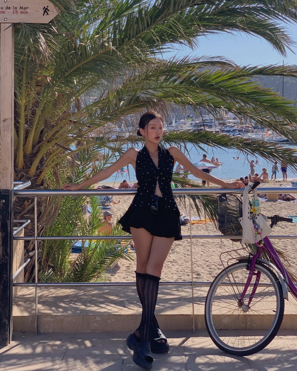 boyzinho19's tweet photo. Wassup 🌍 Just dropping by to say: every small step matters, and you’re doing amazing. 🦋
ZmOR https://t.co/7tzOc0Jrky