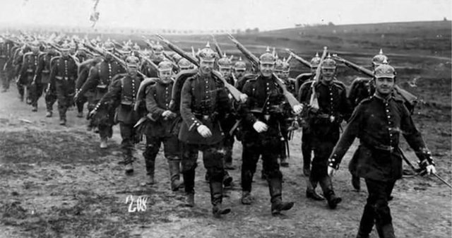GreaterQing's tweet photo. 普仏戦争と鉄血宰相との連携(1/2)
1870年7月、フランスとプロイセンの間で戦争が勃発した。天津教案の謝罪使としてパリを訪れていた崇厚は、急遽観戦武官の派遣を上奏、裁可され、前線で近代戦を目の当たりにした。
#洋務運動に成功した大清帝国 https://t.co/KWOVn2nspR