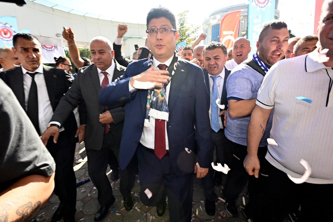 AltundagUysal's tweet photo. Bugün, hepimiz için uzun ve yoğun bir maratonun ardından, bir süredir devam eden şube genel kurullarımızın sonuncusunu Kocaeli’nde gerçekleştirdik. https://t.co/mFjDycVK6M