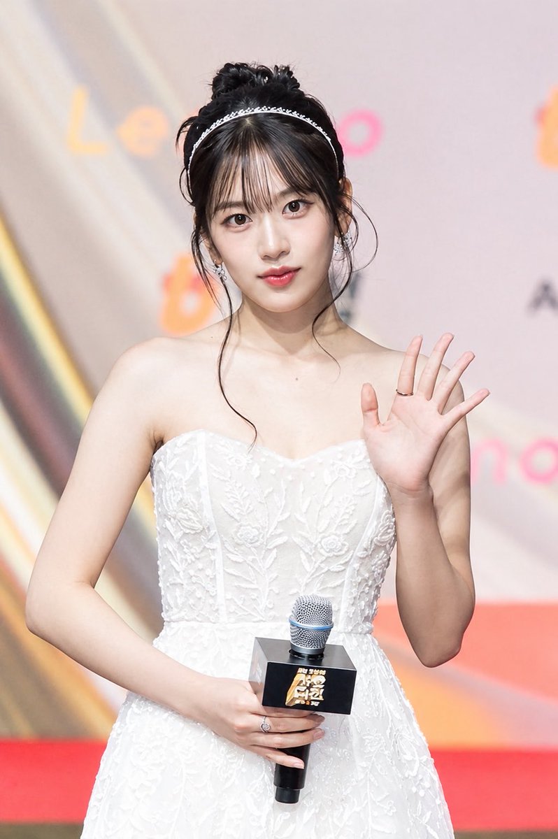 idolfap_0's tweet photo. If you want to see the upgraded one, please follow me✨ #Yujin #idol #kpopfap https://t.co/U1uZ1f4tM5