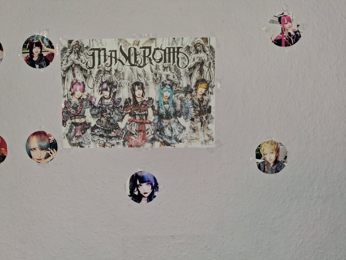 elli_kiza19's tweet photo. BETTER PHOTOS!! https://t.co/dX3fpEIl45