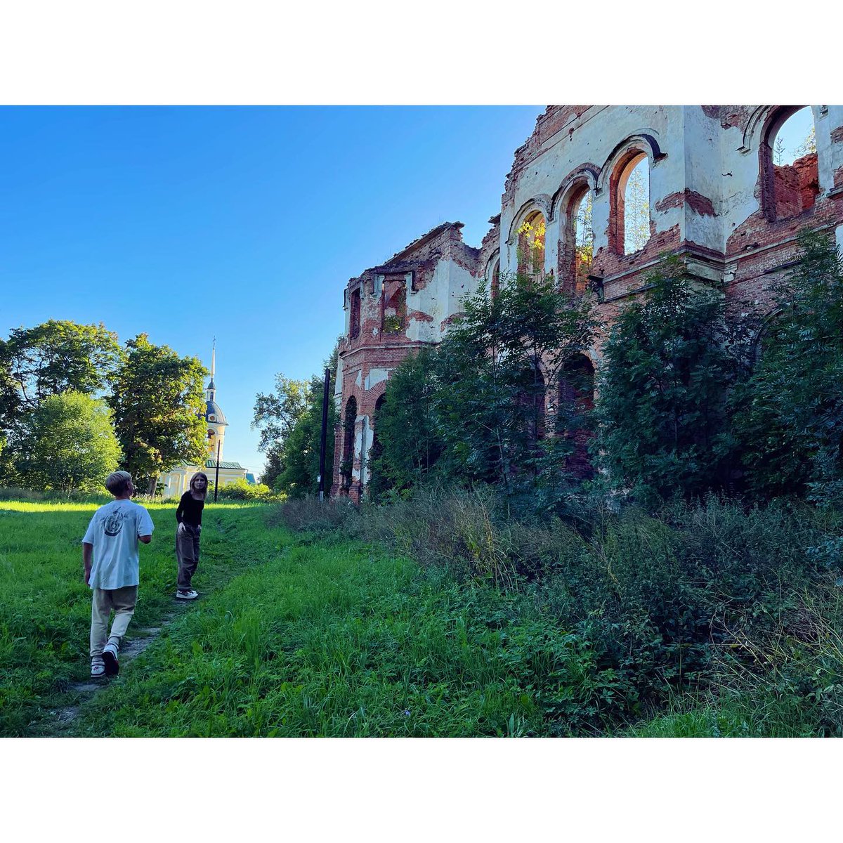 pecadoscometido's tweet photo. So, we’re back in action. This time closer to the city—getting there is no problem. Gostilitsy. Here stands a true estate gem of the Leningrad Region: Potemkin’s manor, designed by architect Stackenschneider. If you’ve forgotten, he created https://t.co/cHknODZ4RN