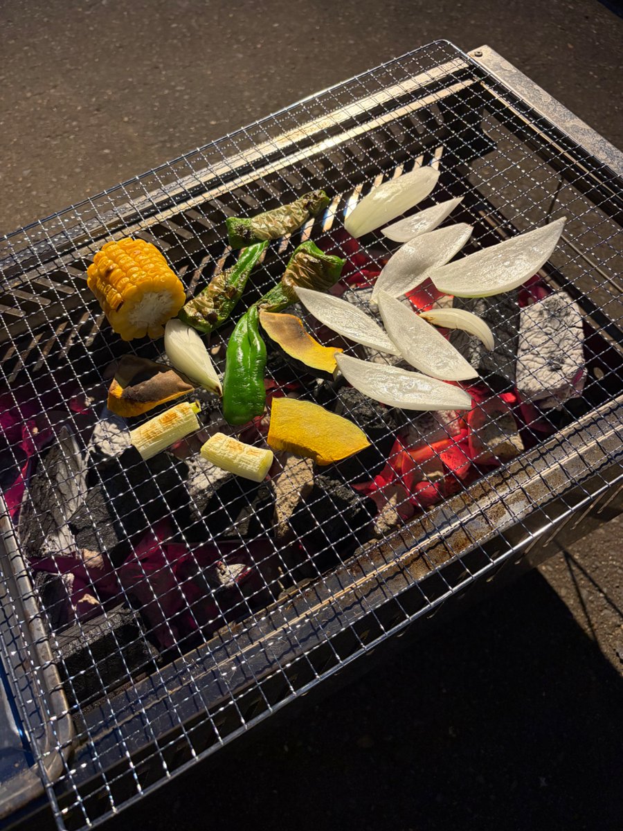 _nicomoko's tweet photo. 実家で焼肉しながら、遠くの花火を楽しんでるなう🎇 https://t.co/PV3xUncHQK