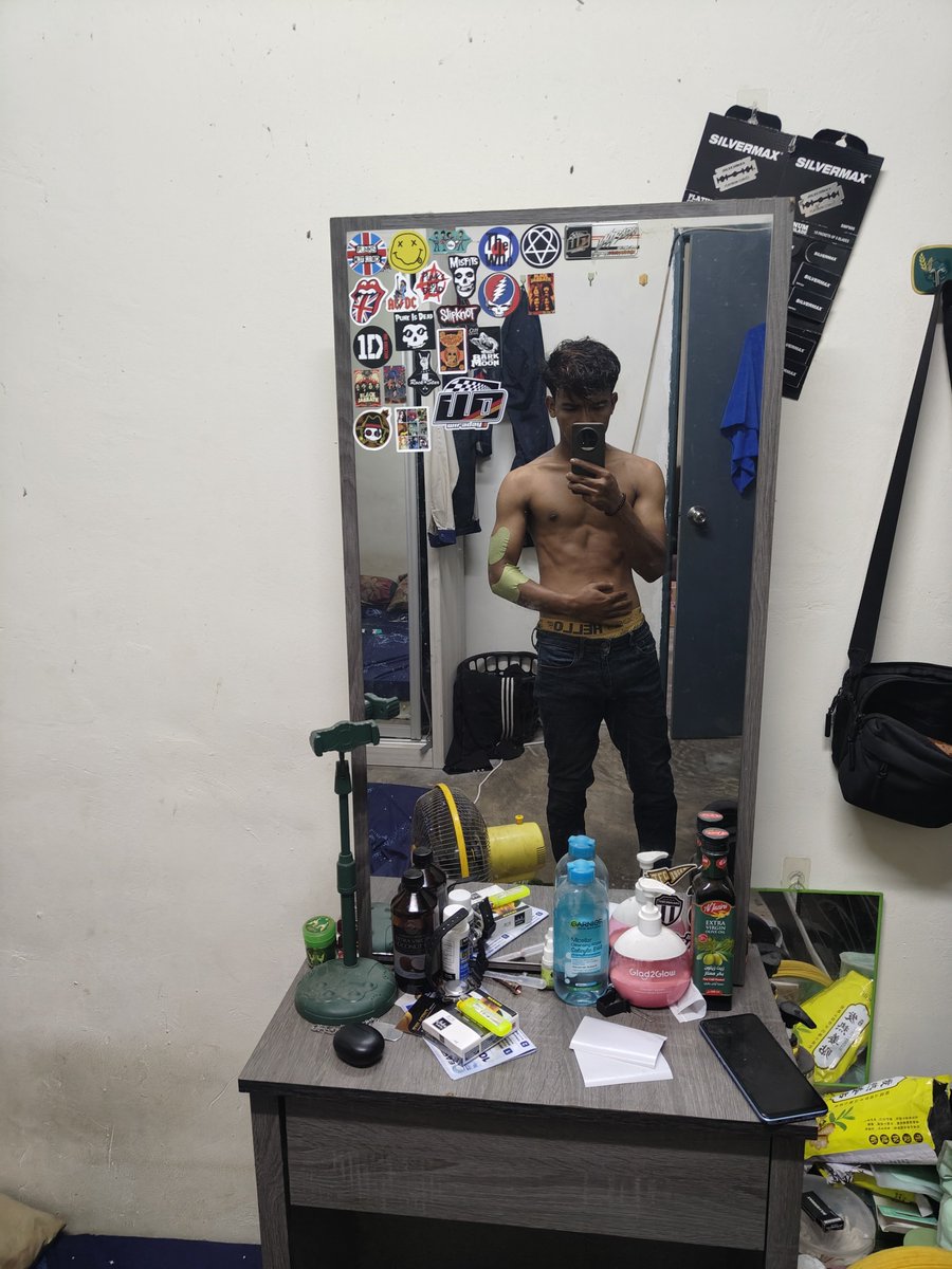 daddyiddin's tweet photo. Anyone available? https://t.co/wUvEArx7nH