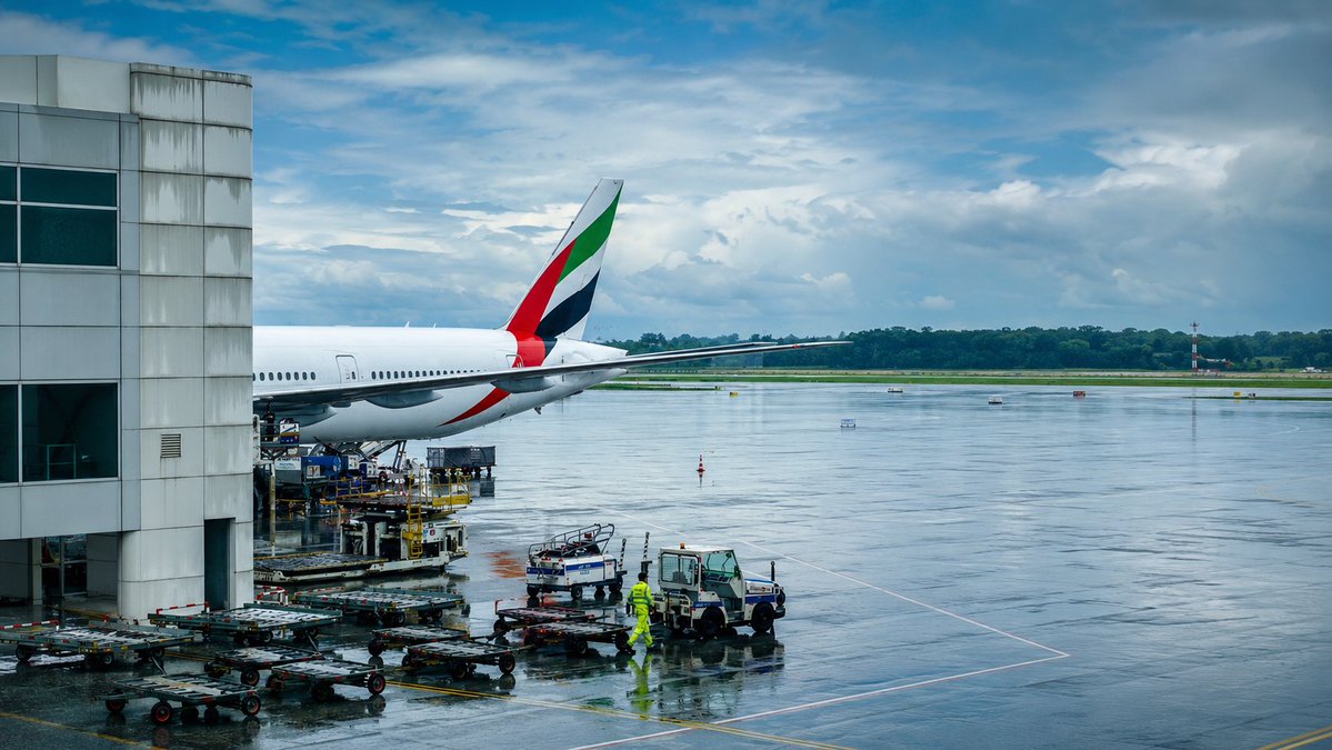 tripenger's tweet photo. Did you know? Tripenger has helped thousands of travellers search and compare flight deals online. 
Now it’s your turn. Search hundreds of airlines at https://t.co/YXw89j94PG https://t.co/SZ3abEU4ox