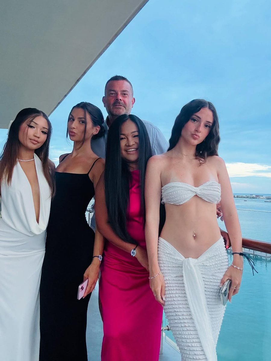 P1dr0's tweet photo. mas, followed by 13 in Florida, and just 2 months back, we had a 3-week trip to Asia.

The business kept moving forward while we enjoyed these moments.

To me, this is success.

It isn't about constant grinding or being a... https://t.co/SjMpHDEt3n