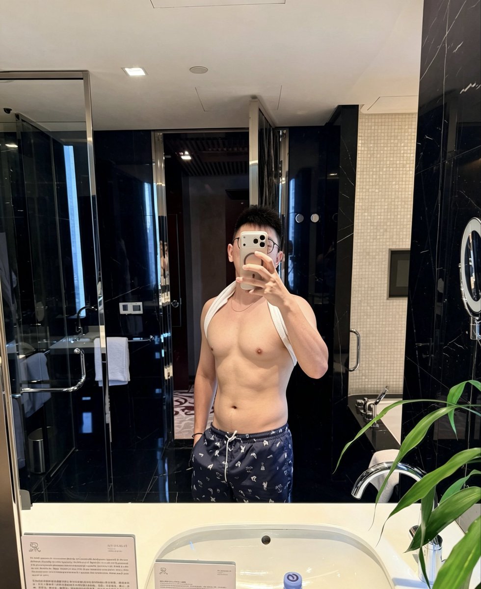 IW20180723's tweet photo. 躺了今天。。。。。明天回家，瑞吉886 https://t.co/HYvSzVEwIg