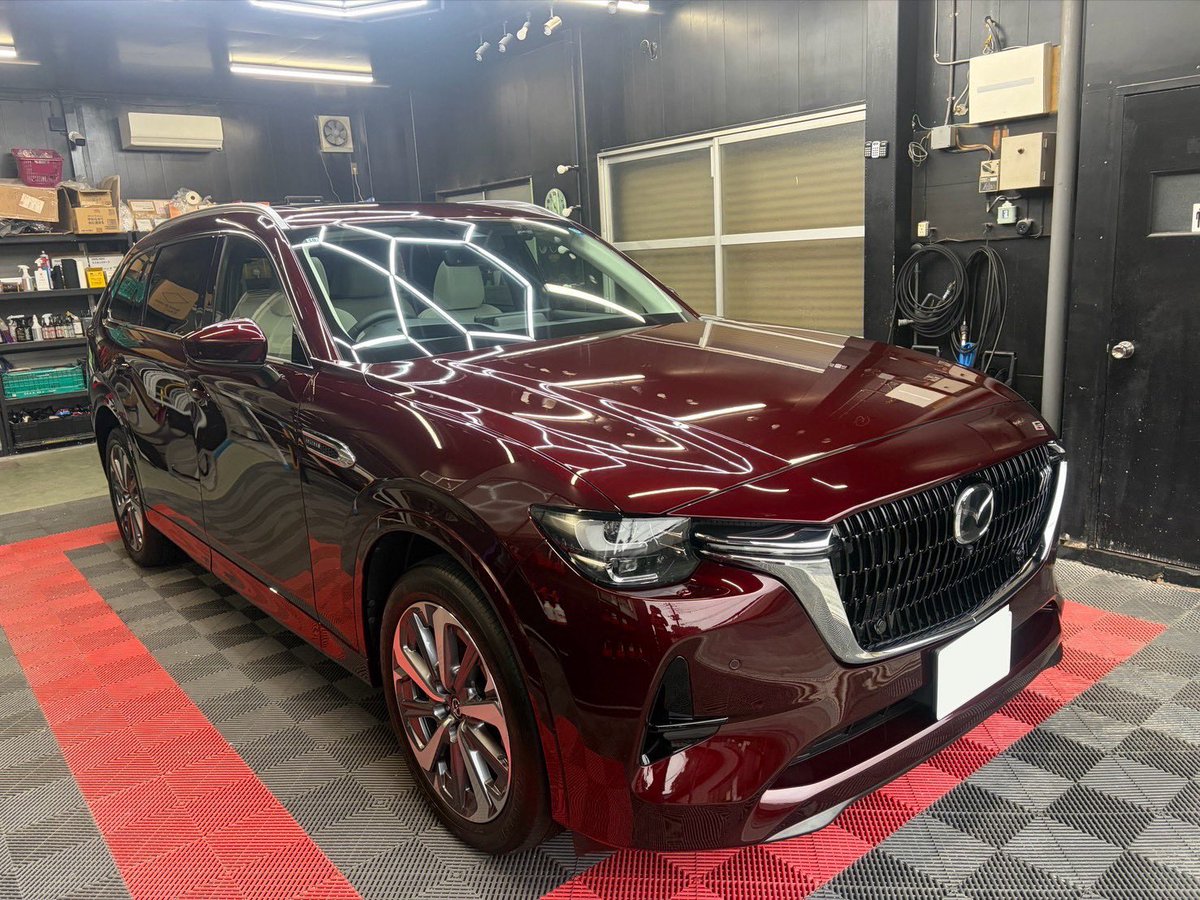 NUNUFACTORY1's tweet photo. MAZDA CX-80への施工実績✨
研磨で小傷をリセットし、「バスターコールネオ」で新車以上の深い艶へ。
1泊2日でお預かりし、ホイールもコーティングで足元まで美しく。
光を映し込むボディは必見です。
愛車の輝きを長く保ちたい方、ぜひご相談ください。 https://t.co/uLeJhnggAh