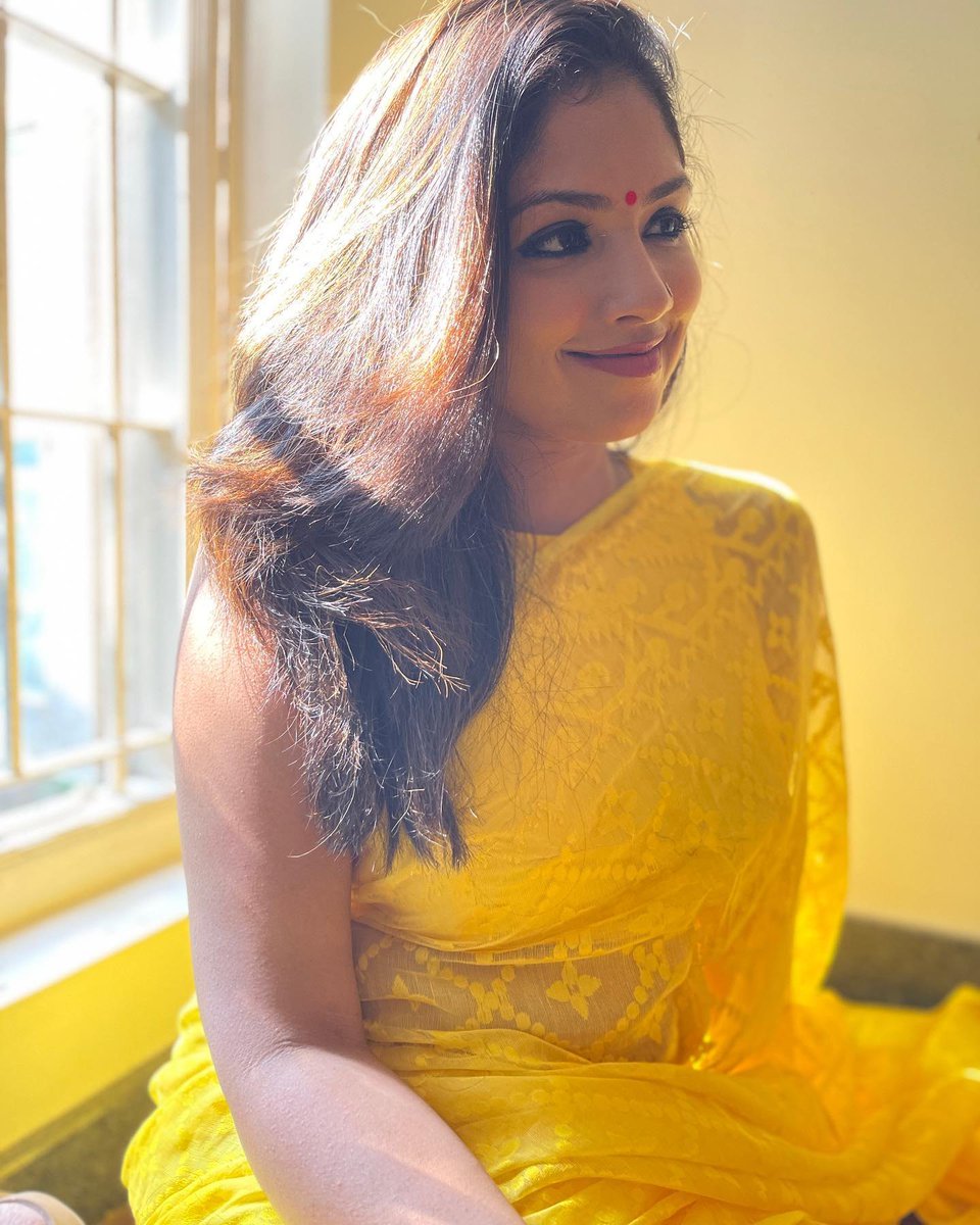 BevAnsarisho's tweet photo. Roshini Vineeth looks graceful in a vibrant yellow saree in her latest pictures. Explore her newest saree photos. https://t.co/AXgp0EpnDf