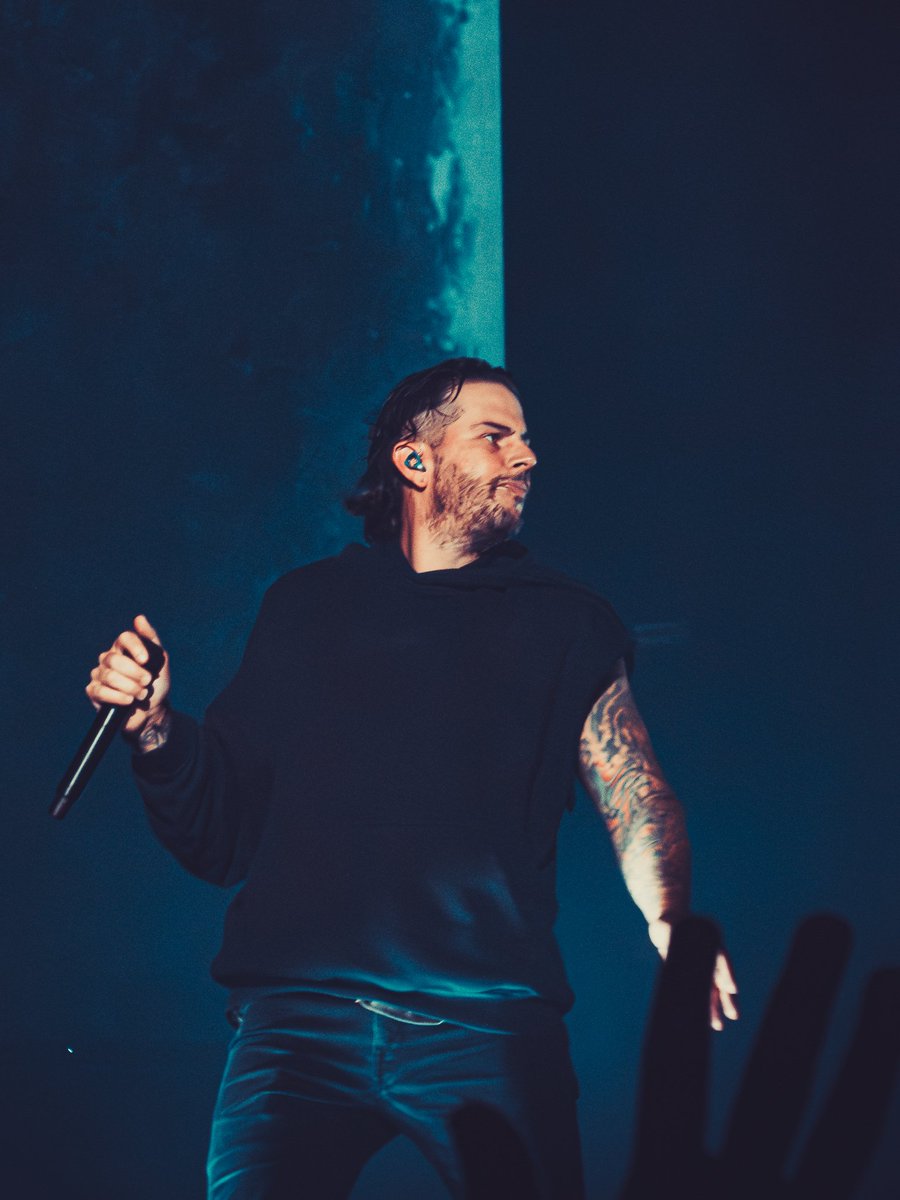 M4thsSC's tweet photo. fotos do Avenged Sevenfold no Rock in Rio que você não viu pq eu q tirei da plateia https://t.co/lW7bosjOzf