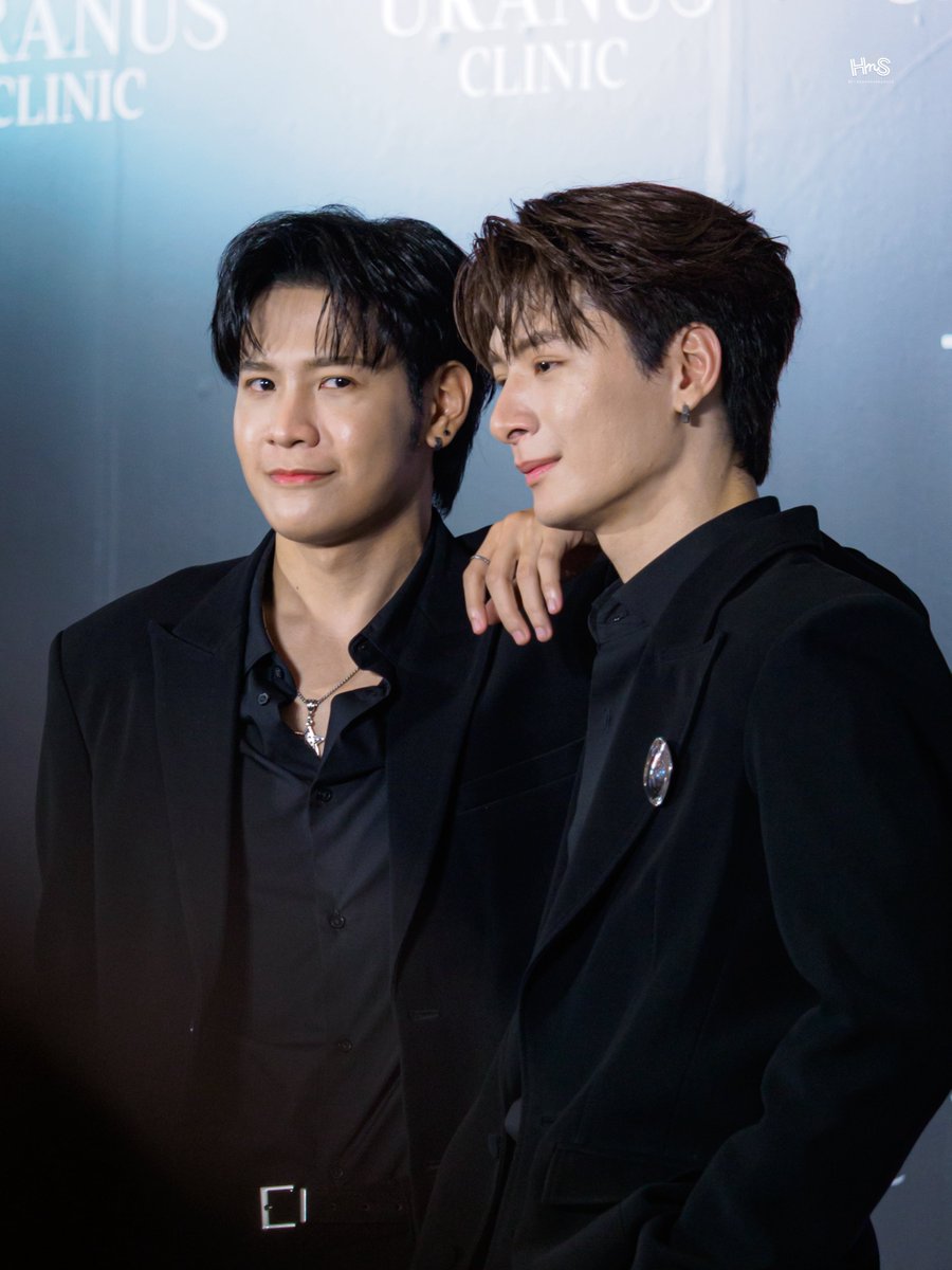__hideandseek's tweet photo. ผลัดกันหวงทำไม เป็นอะไรกันหรอจ้ะ 🤭

KRISTSINGTO CELEBRATE URANUS CLINIC 
#UranusClinicxKristSingto
#คริสสิงโต https://t.co/Q19WIufWXz