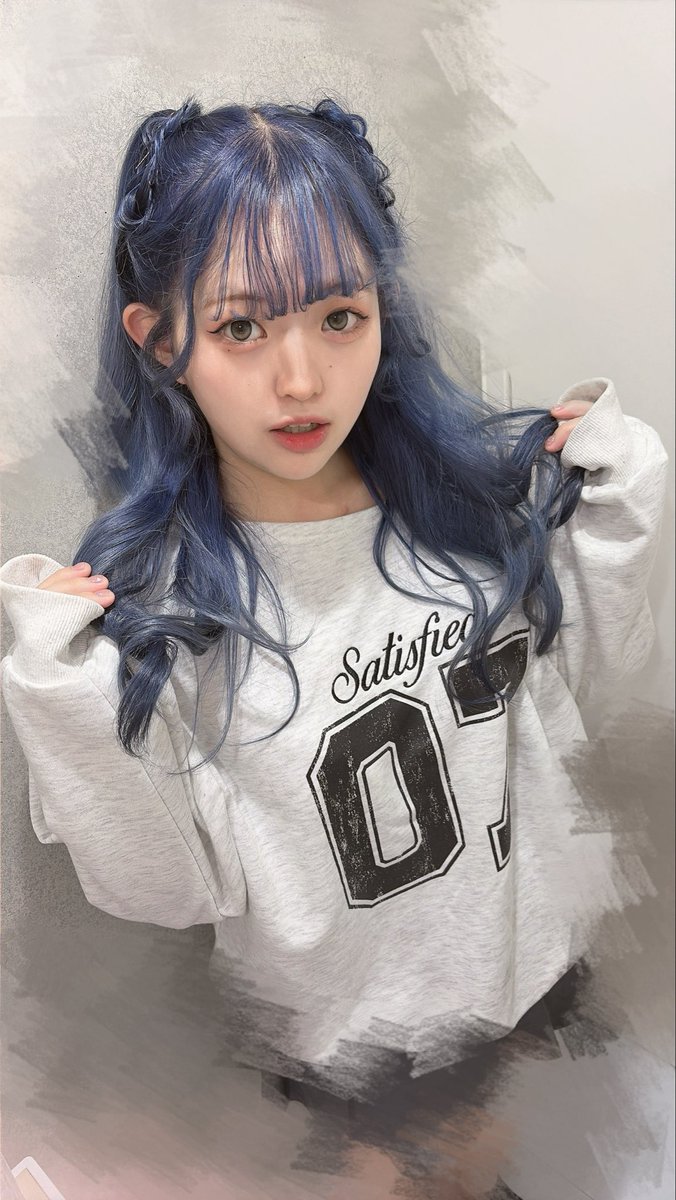 Si_sasara's tweet photo. 髪色は青にしたよーん💙
似合うか不安���ったけど結構お気に入りになったー！
 #新人声優
 #青髪 https://t.co/bCXsET72TI