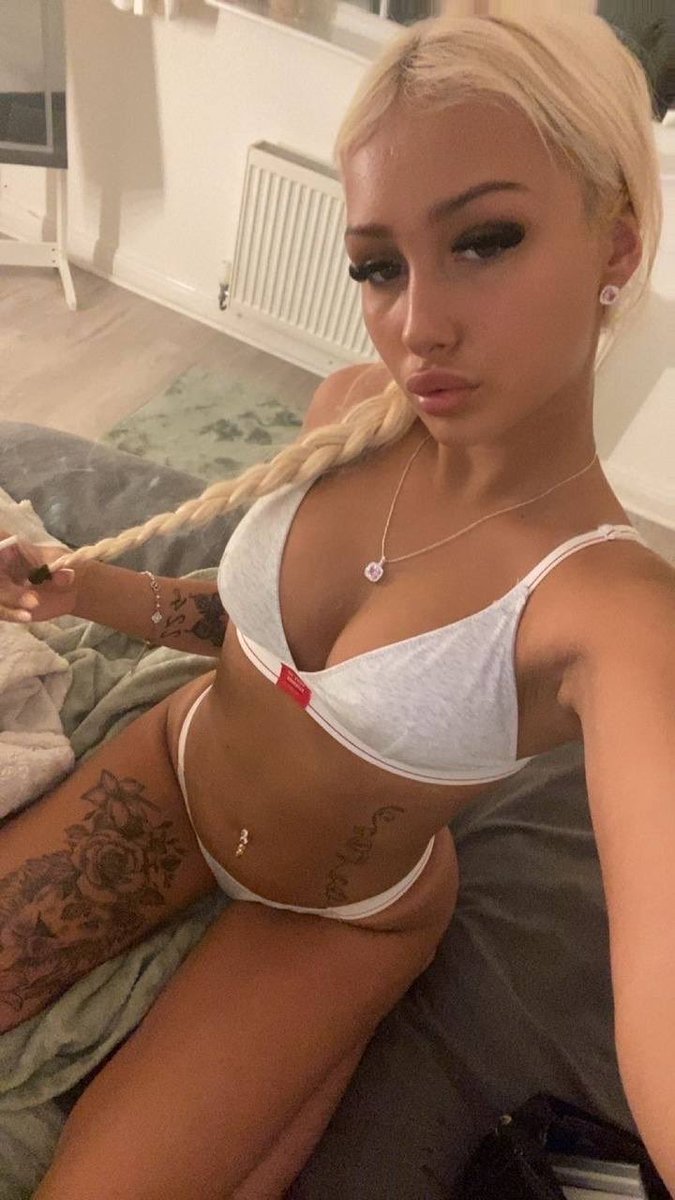 chloebackupx's tweet photo. 🍒🍒 https://t.co/2wSk9zhX9z