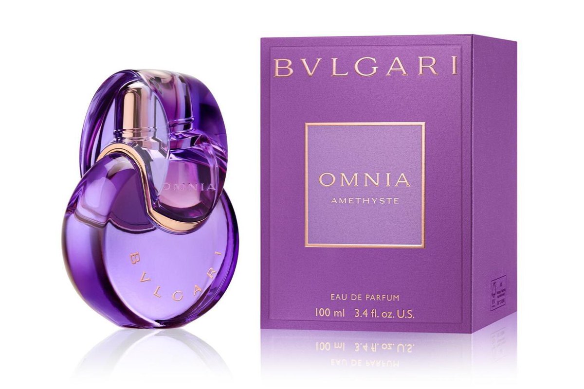 OrmKorn_fans's tweet photo. 💜 BVLGARI Omnia Amethyste Eau de Parfum

น้ำหอมใหม่สำหรับผู้หญิง เปิดตัวในปี 2026 รังสรรค์โดย Alberto Morillas ถ่ายทอดแรงบันดาลใจจากประกายสีม่วงของอเมทิสต์ในยามสนธยา

กลิ่นหอมโดดเด่นด้วย Iris ผสาน Musk และ Damask Rose ก่อนทิ้งท้ายด้วยมิติของ Woody & Resinous Notes ที่นุ่มลึกและละมุน

มาพร้อมขวด Omnia สีม่วงเข้มอันเป็นเอกลักษณ์ ด้วยดีไซน์วงแหวนสองวงที่หลอมรวมกันเป็นสัญลักษณ์ Infinity (∞) สะท้อนเสน่ห์ของอัญมณีอเมทิสต์อย่างงดงาม ✨

#OrmKornnaphat #ออมกรณ์นภัส‌ 
#BvlgariParfum #BvlgariParfumxOrm