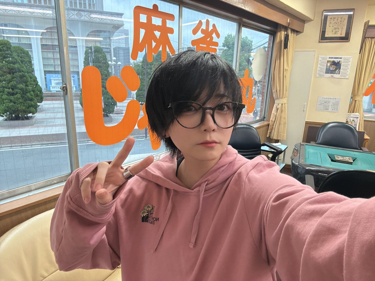 uwfcaptured's tweet photo. 蒲田じゃじゃ丸Wゲスト小西雅p、宮崎鈴p
SAKURAでよく見るお客さんとスタッフの方など援軍多数で満卓。いつもはやらないジャックポットやってみたが一発目に金8s持ってきたのにそういう時に限って待ちが違うんだよね。鈴pはホワクリとか呪文めいた言葉を叫びつつポッチを積もってました。 https://t.co/pe9hZswkYX