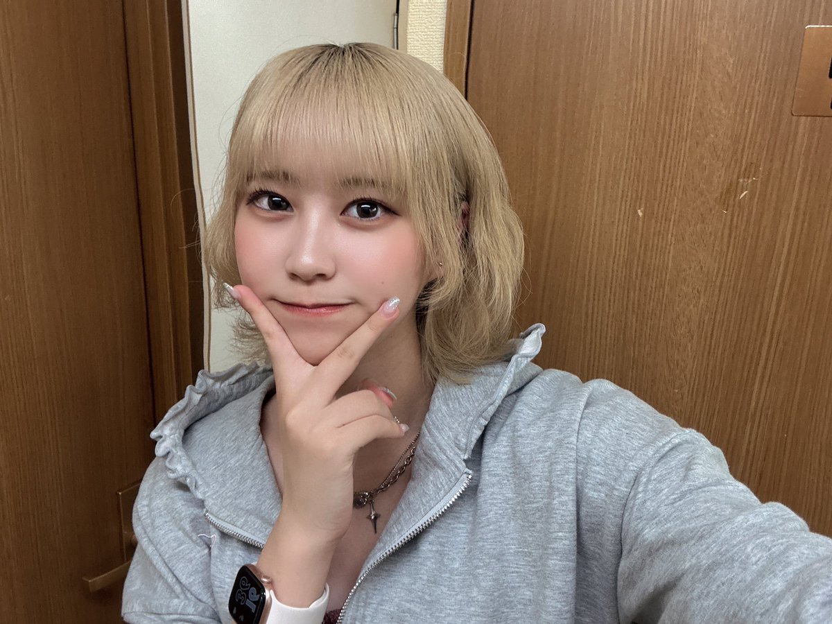 uwfcaptured's tweet photo. 蒲田じゃじゃ丸Wゲスト小西雅p、宮崎鈴p
SAKURAでよく見るお客さんとスタッフの方など援軍多数で満卓。いつもはやらないジャックポットやってみたが一発目に金8s持ってきたのにそういう時に限って待ちが違うんだよね。鈴pはホワクリとか呪文めいた言葉を叫びつつポッチを積もってました。 https://t.co/pe9hZswkYX