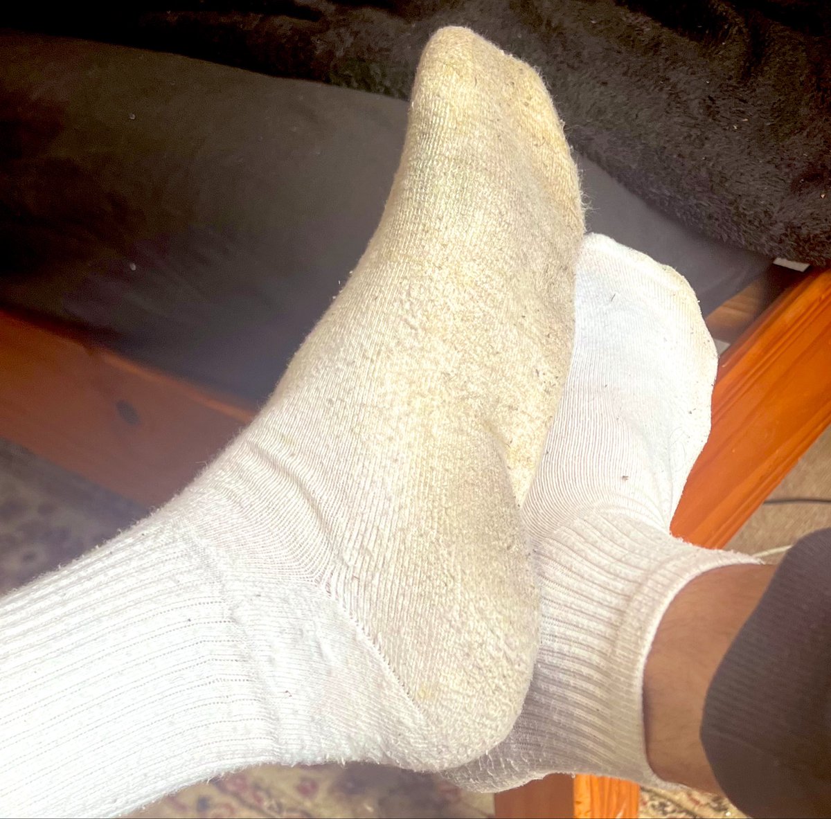 arabcashmaster9's tweet photo. I’m sure you’re dying to lick them boy. Get in line and wait for your master command. 😈🧦🖤👅

#FeetDom #SockFetish #MaleDom #Findom #pigpay #cashmaster 
@ManlyFeetClub https://t.co/EUa2ZGA87Y