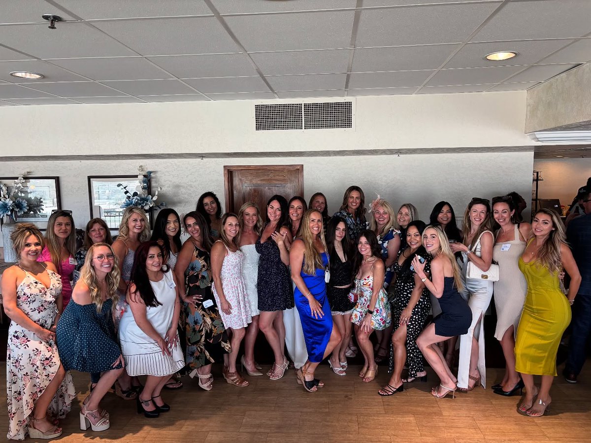 PhreshyThiNG's tweet photo. Such a blessing to be part of this amazing group of intelligent, accomplished women. Surround yourself with people who elevate, encourage, and inspire you to be better in every way. https://t.co/24M9pUWyA3