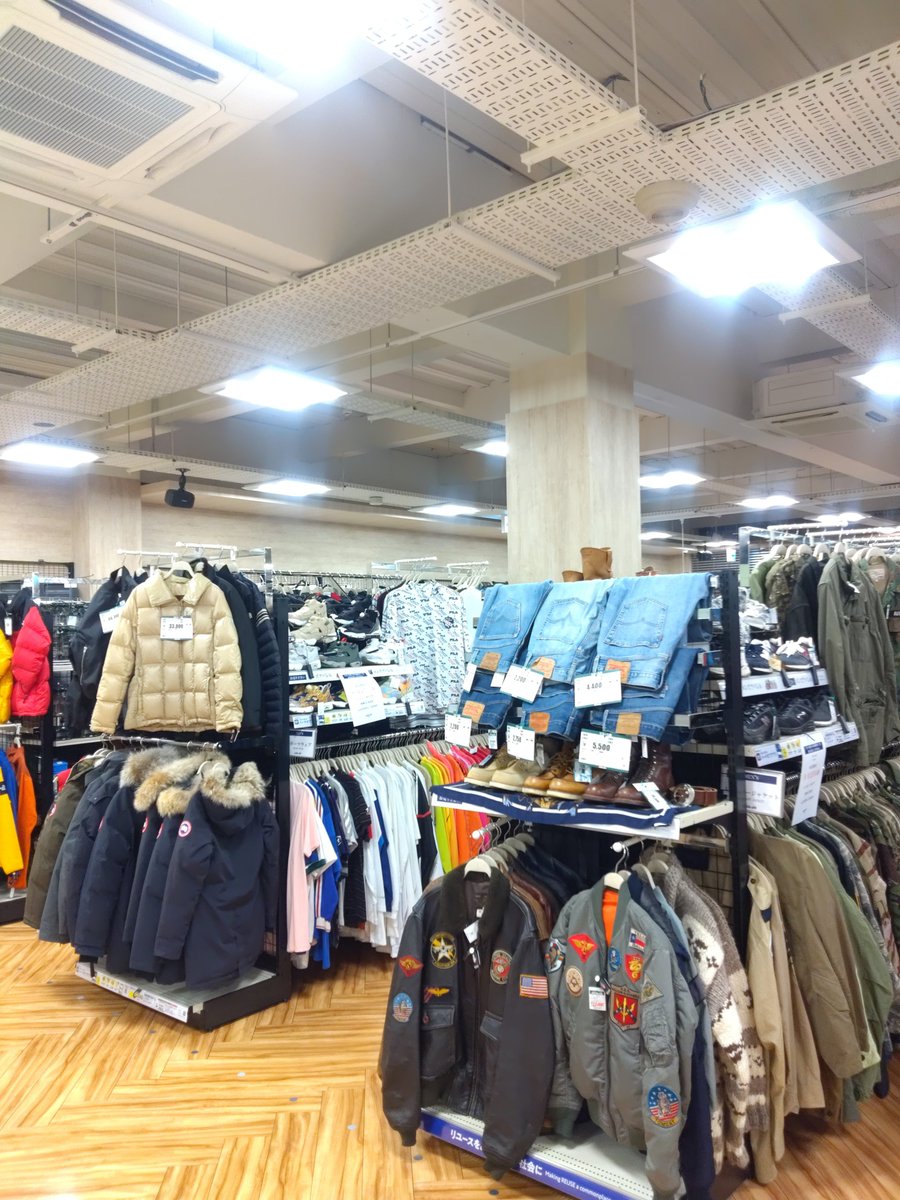 offhousekaizuka's tweet photo. 買取オープン2日目です‼️

たくさんの買取ご来店ありがとうございます✨️

販売開始は25日からですが、店内はご自由にご覧��ただけます‼️

是非とも店内を見に来てください👀
皆様のご来店お待ちしております‼️ https://t.co/z8o4gYPYZ8