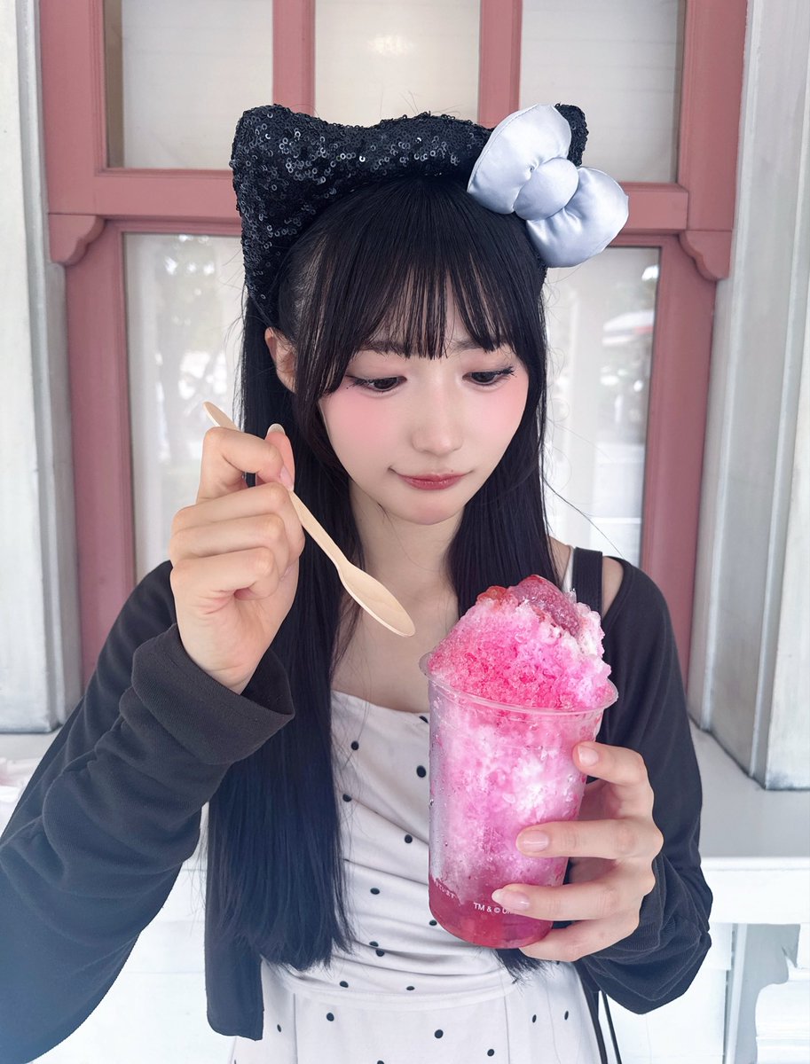 _satorica's tweet photo. やっぱりいちごだよね〜🍓✧︎*。
 #RainTree  #ユニバ https://t.co/XD6QYuXccb
