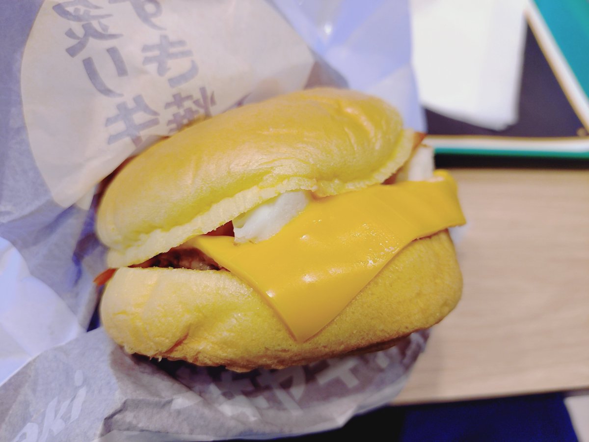 2828kinoko's tweet photo. @MTYE0j2mDYvRZUd 乙カレーっ🍔 https://t.co/ptIFpTbR8u