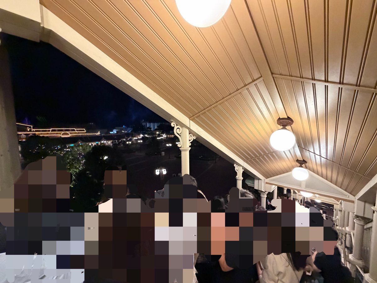 maihamaiseo_122's tweet photo. それはダメだよね
邪魔だよ

別にルールがある訳じゃないからどうこう言う問題にも出来ないけどマナーくらい守ろうよ
あと3公演、お願いだから平和に終わろうよ... https://t.co/LAwW37PQRF