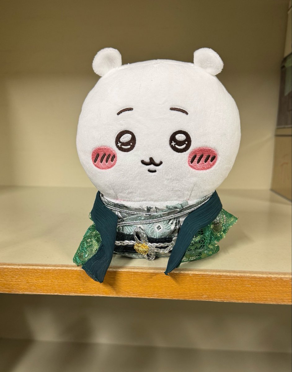 ara_mackey's tweet photo. 剣劇三國志本番中、ちいかわが好きだと衣装さんに言ったら
作ってくれた諸葛亮ちいかわ https://t.co/MCSuyE4QAF