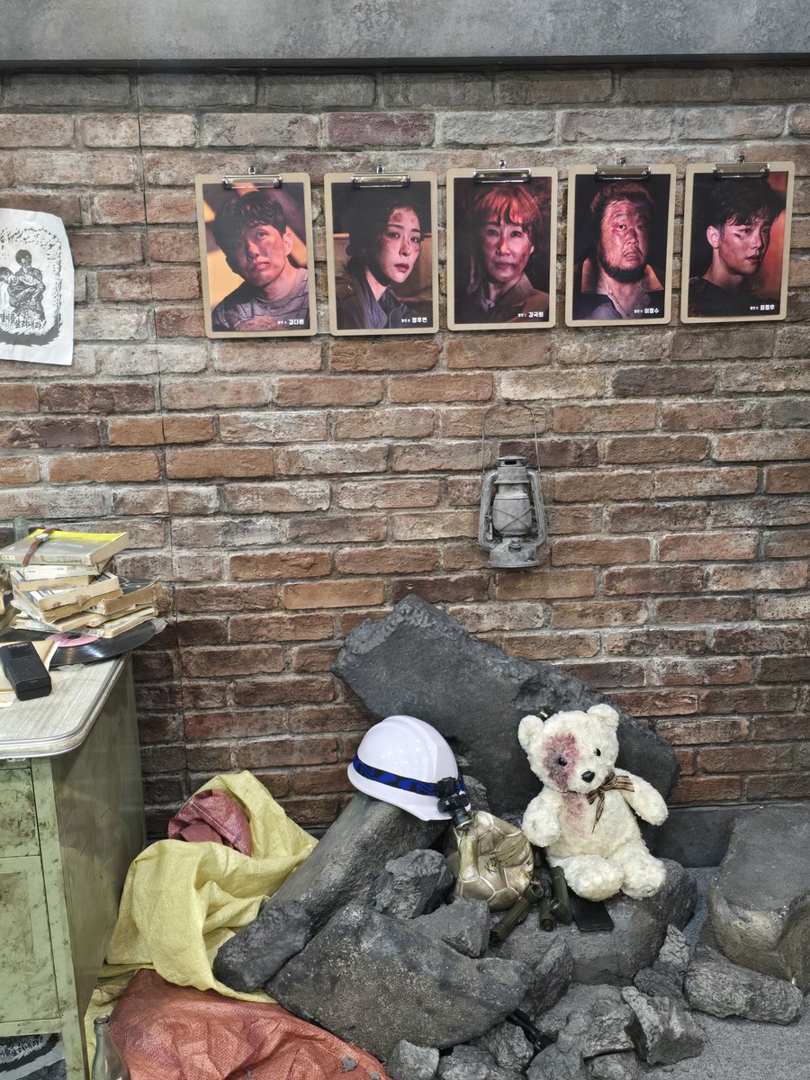 BORY_musical's tweet photo. 260912 19:30 더헬멧 룸알레포 빅 자¹

종일반 쪼깨 힘들다 ..
허리가 아파오기 시작햇어요 https://t.co/L6AnWaj555