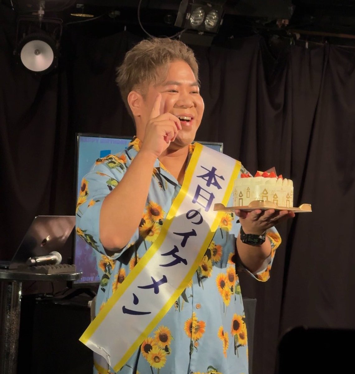 9b20z's tweet photo. こーすけのイベント行ってきた！😭😭
5月に続いて生誕祭もオモロだった〜
ステッカー、前回は料理長こーすけだったけど今回はアイドルになってて可愛い https://t.co/G4zGI6fsej