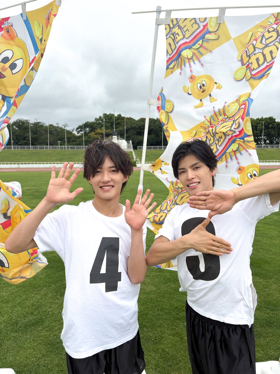 jr_official_X's tweet photo. 今日20:54から放送の
『 #いくらかわかる金？ 』にB&amp;ZAIより
#菅田琳寧 と #稲葉通陽 がロケゲストとして出演します💛❤️

番組オリジナル競技" 競歩鬼ごっこ "をお届け💨💨

ぜひお楽しみに‼︎

#BandZAI https://t.co/0aCEOae0Kx