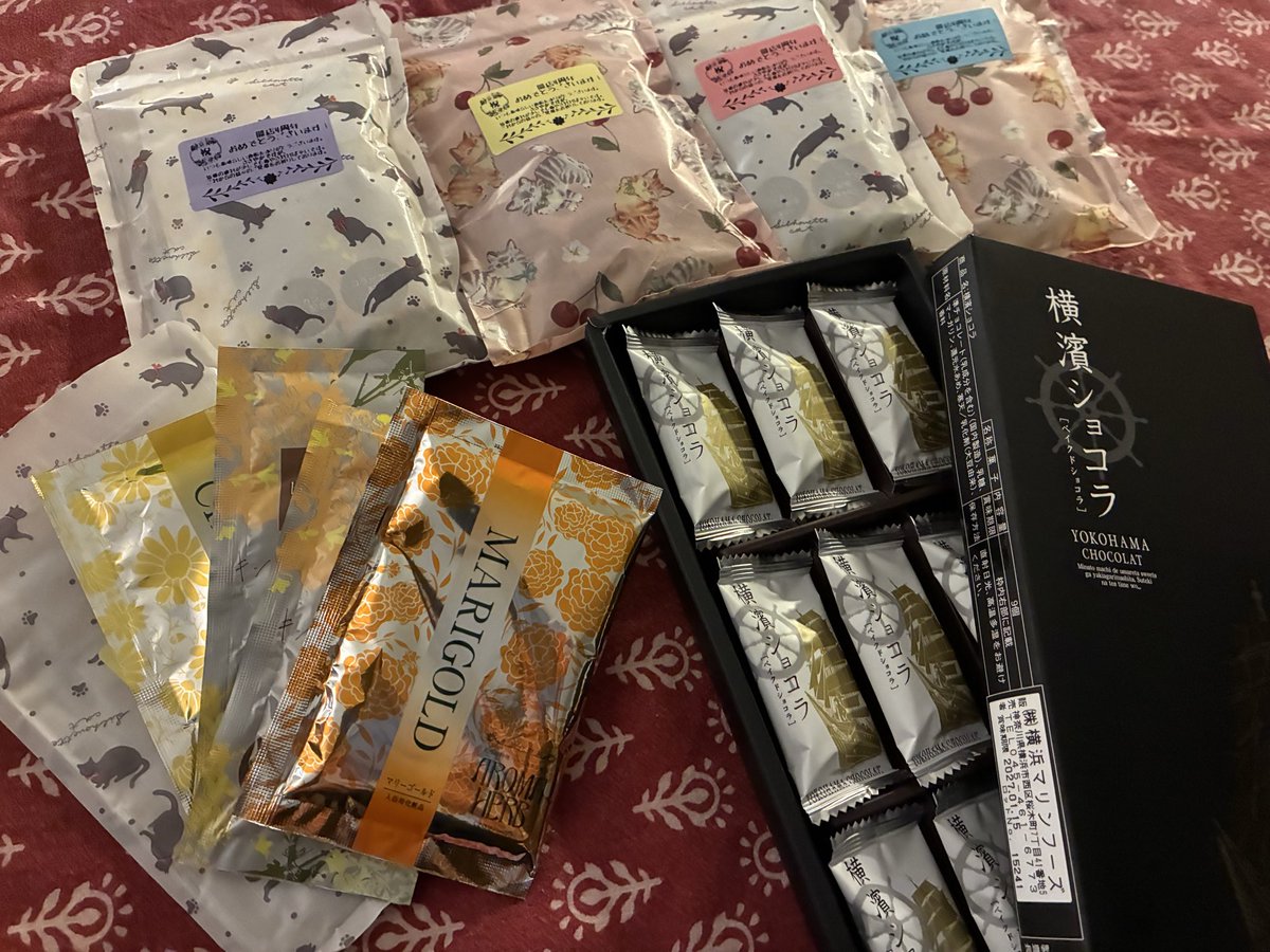 bodyrhythm_1's tweet photo. 本日お越しのお客様より、当店の4周年記念のお品をいただきました
毎年のお心遣いをありがとうございます🙇‍♀️
といいましょうか、毎来店時に差し入れをいただいており、スタッフ一同感謝しております✨

本日は有り難くも、ラストまでいっぱいとなりました
明日13日（日）も、よろしくお願い致します😊 https://t.co/icXGREB0yt
