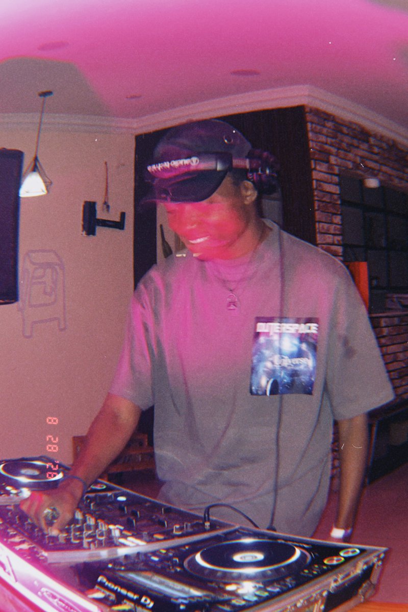 MOV3ENETWORK's tweet photo. Still reliving that night 🥹🥹 https://t.co/1M2ApYr4VL