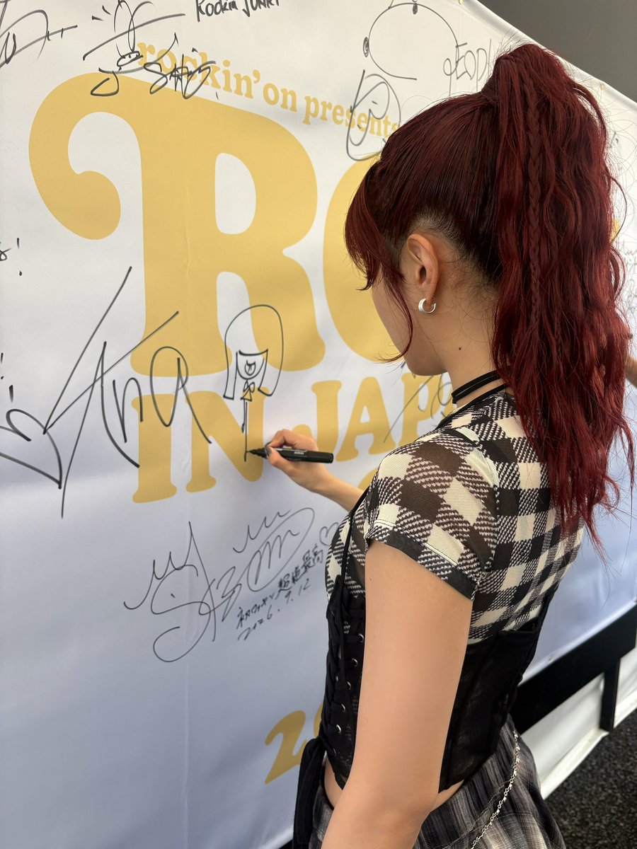 aina_THEEND's tweet photo. 🎤 ROCK IN JAPAN FES. 2026🎸
ありがとうございました

セットリスト公開中‼︎
https://t.co/yT5yvmqL5e

バンドメンバー🎸
Key.西村奈央
Gt.奈良悠樹
Gt.大月文太
Ba.櫻井陸来
Dr.BOBO
Cho.ゆかんぬ

ダンサー💃
REiKA
KiE

次のフェス出演は9/26（土）
1CHANCE FESTIVAL 2026です！

よろしくお願いいたします🌹

＠rockinon_fes
#RIJF2026 
#ロッキン
#アイナジエンド