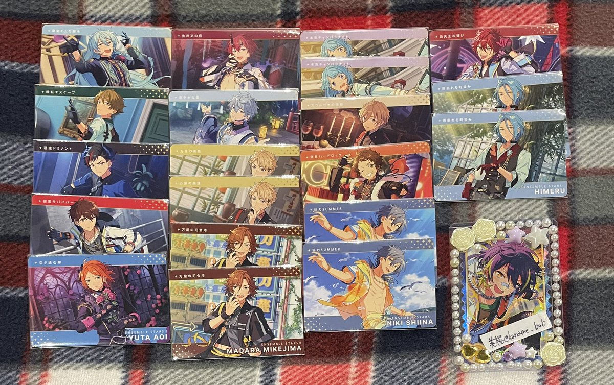 kaname_bub's tweet photo. あんスタ カードダス 交換

[譲] 画像参照

[求] RN忍 N凛月ひなた

◎同レア同士交換のみ
◎初回の方はプロカ確認必須

郵送又は19日17:30〜18:30頃池袋手渡し https://t.co/h4dibraba6