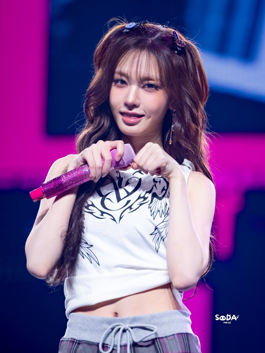 LizBrasiI's tweet photo. Liz no show de Taipei D1.
#LIZ #๋ฆฌ์ฆ #IVE #์์ด๋ธ https://t.co/z5YNfs02Ru