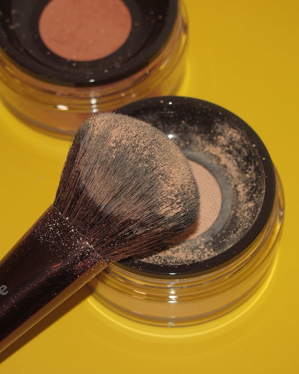 GUSTAVONETTOO's tweet photo. Thinking of buying an expensive new foundation because nothing applies right? Wait! It could be your brushes—how you use them or whether they’re deep-cleaned. We love quick fixes that don’t cost more. More in our monthly beauty newsletter soon. https://t.co/6F5mUTq8CC