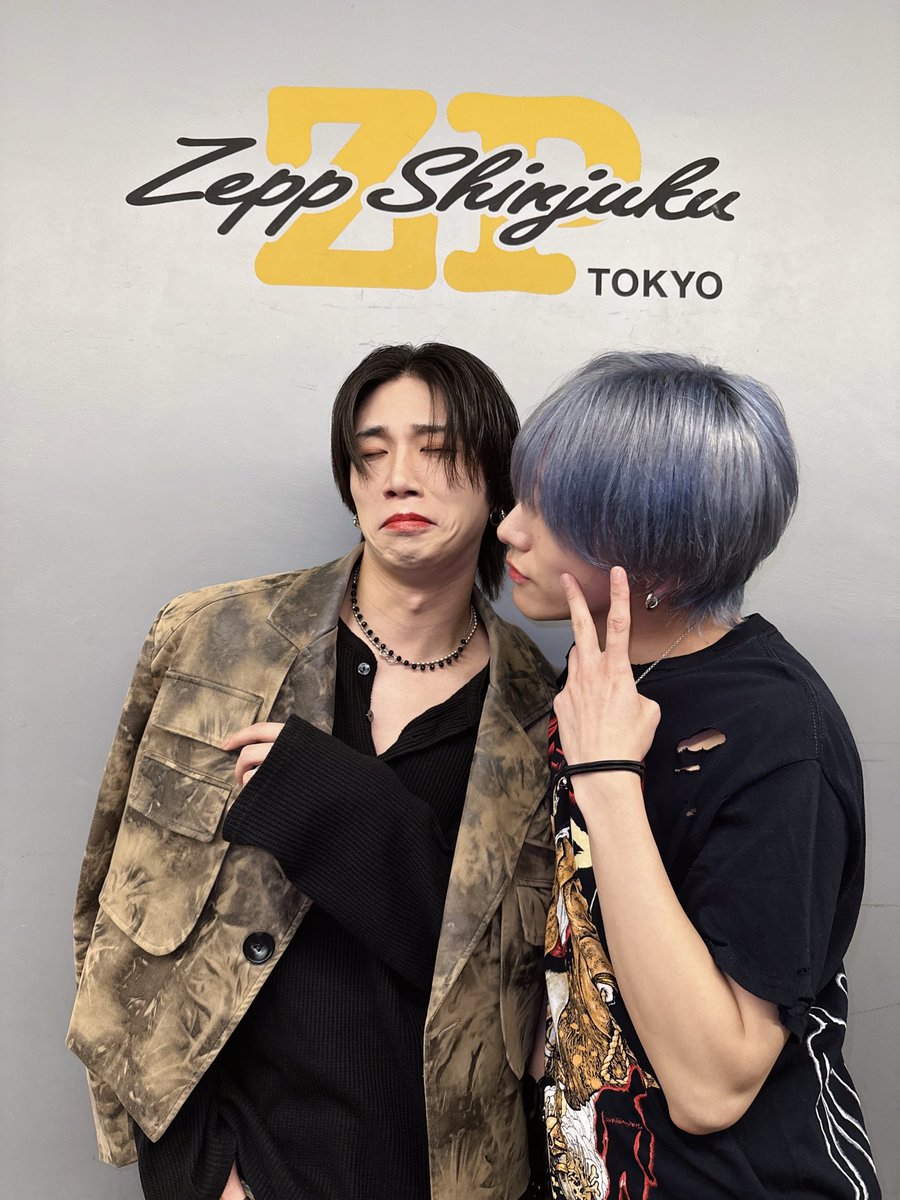 ALLIN_REN's tweet photo. スペシャルゲスト🦎🌈 https://t.co/YvNvdFYqxf