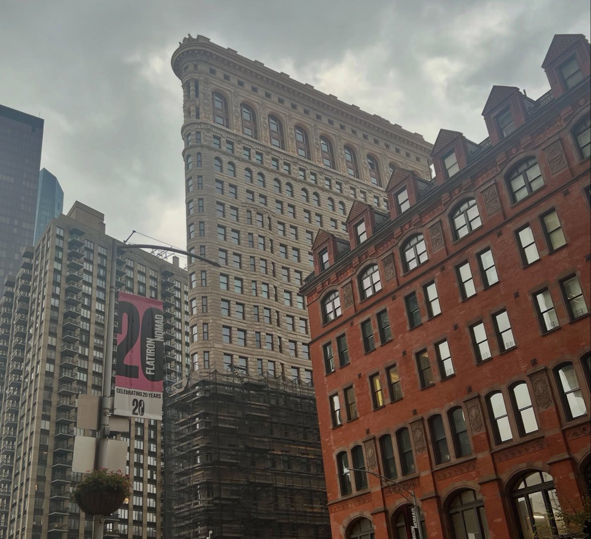 TVseductor's tweet photo. Just around the corner from my city office: NYC’s first skyscraper, the Flatiron. Across the street stands the red-brick Western Union building, designed in 1883 by Henry J. Hardenbergh, architect of the Dakota and the Plaza. https://t.co/pxrH6zPpPI