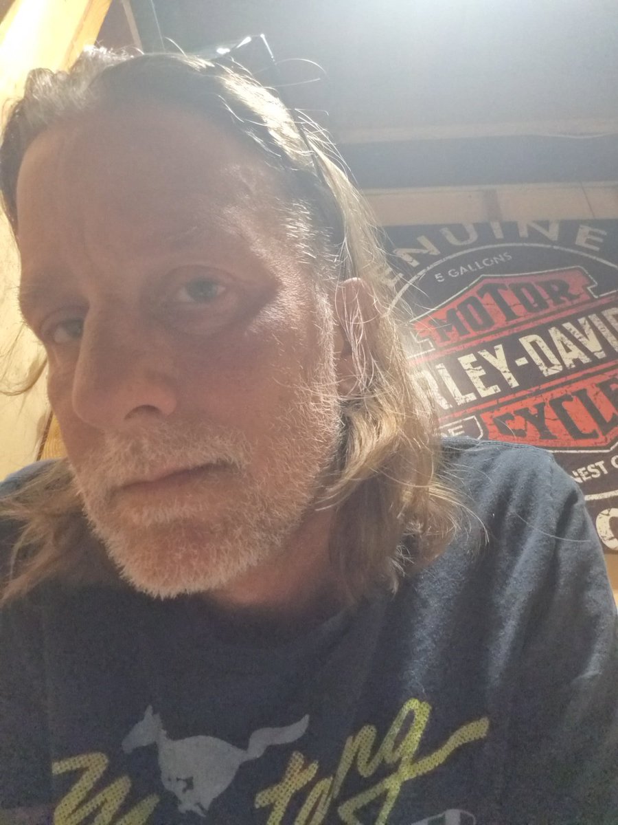 homick_michael's tweet photo. Good Saturday morning. Bed hair dont care lmao https://t.co/P1PCl0HLxn