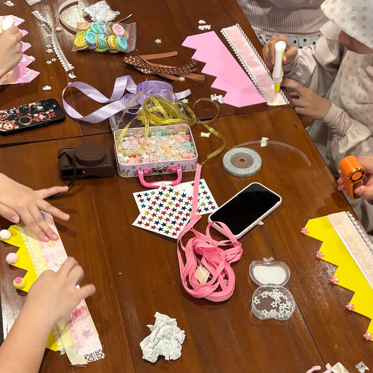 wevchyuu's tweet photo. had sm fun fr the crown workshop!! #cherishoezindreamland .. 💛🩷 https://t.co/AbUwL5XXwE