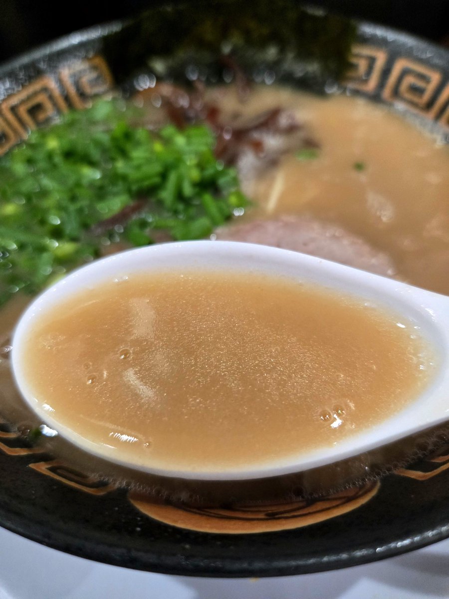 MseHJec2ob97991's tweet photo. #豚骨キメましょう

伊奈町「博多長浜らーめん楓神」🐷🍜

今夜もぶっ濃いスープ飲めて幸せ🥰

明日も仕事頑張れそう💪

今日もご馳走様でした( ´ ▽ ` )ﾉ

 #味玉食いてぇ～ https://t.co/jSNLrEw1Wx