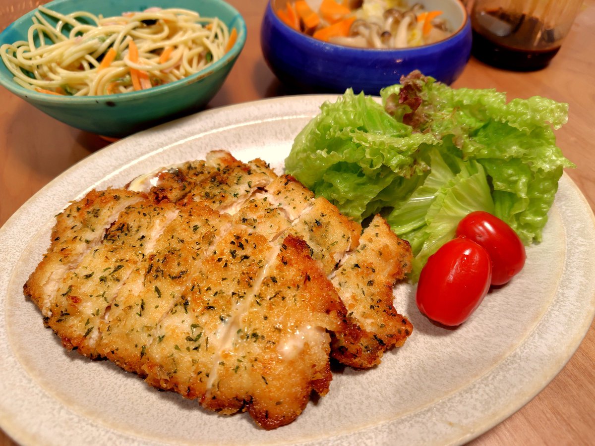 AC_cooking's tweet photo. 晩ごはん。

ささみチーズカツ、昨日の残りスパサラ、昨日の残り煮浸し。

カツは仕込んで凍らせてたので、今日は揚げただけ。

#料理人のお家ごはん https://t.co/HsPvkXBm0L