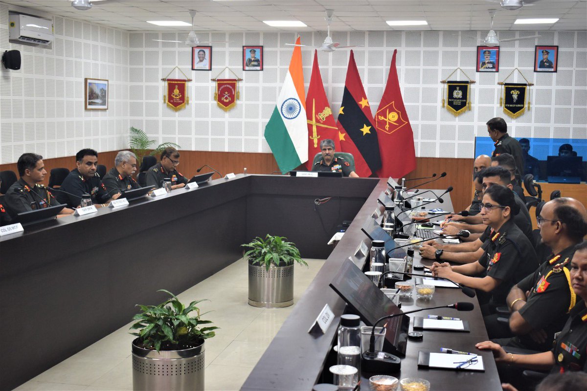 IaSouthern's tweet photo. Lt Gen Rajesh Pushkar, AVSM, VSM, #ArmyCommander, #SouthernCommand visited Headquarters #Dakshin Maharashtra And Goa Sub Area and was briefed by the GOC Sub Area and Station Commander #Pune on key aspects of operational effectiveness, station administration and organisational initiatives.

He appreciated the professionalism and commitment of the formation and exhorted continued pursuit of excellence in upholding the finest traditions of service. Commendation Cards were also awarded to personnel for their exemplary contribution and dedication.

#SouthernCommand 
@adgpi 
@PRODefPune