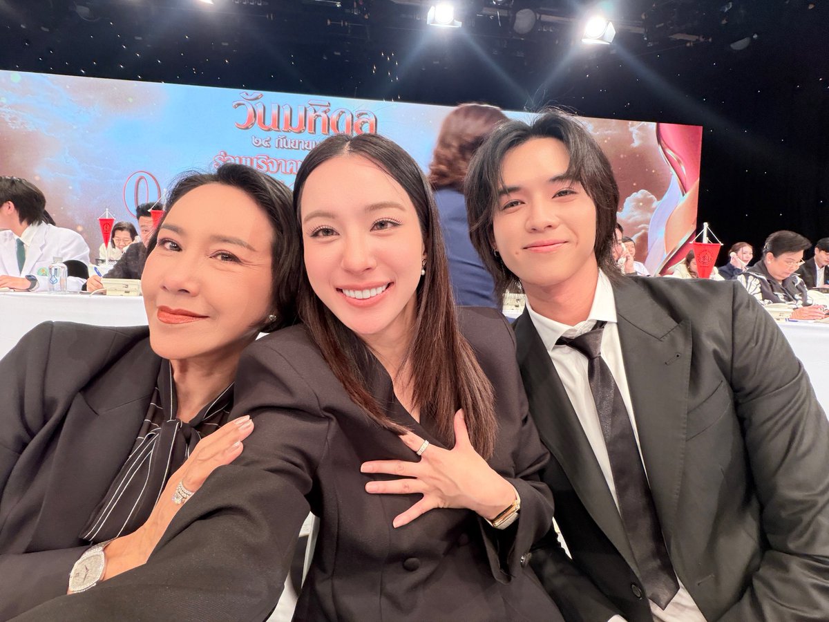 Enjoyyotdrr's tweet photo. ครั้งแรกกับการได้มาร่วมรับสายบริจาค เนื่องในวันมหิดล งาน ศิริราช แสงแรกของความหวัง เพื่อผู้ป่วยชาวไทย  ดีใจมากๆที่ได้เป็นส่วนหนึ่งของงานวันนี้ อิ่มบุญอิ่มใจมากๆ ได้เจอพี่คณะทีมแพทย์ที่ให้คำปรึกษาเรื่องสุขภาพ ขอบคุณพี่ๆทุกคนที่โทร���าร่วมบริจาคกันนะคะ   ขอบคุณทางช่อง3 ที่ให้โอกาสมาทำอะไรใหม่ๆด้วยนะคะ พี่ๆหนูน่ารักกันจัง ดูแล���ุขภาพกันด้วยนะคะ 🤍

ENJOY CHARITY MAHIDOL DAY
#Enjoyyotdr #เอนจอยธิดารัตน์