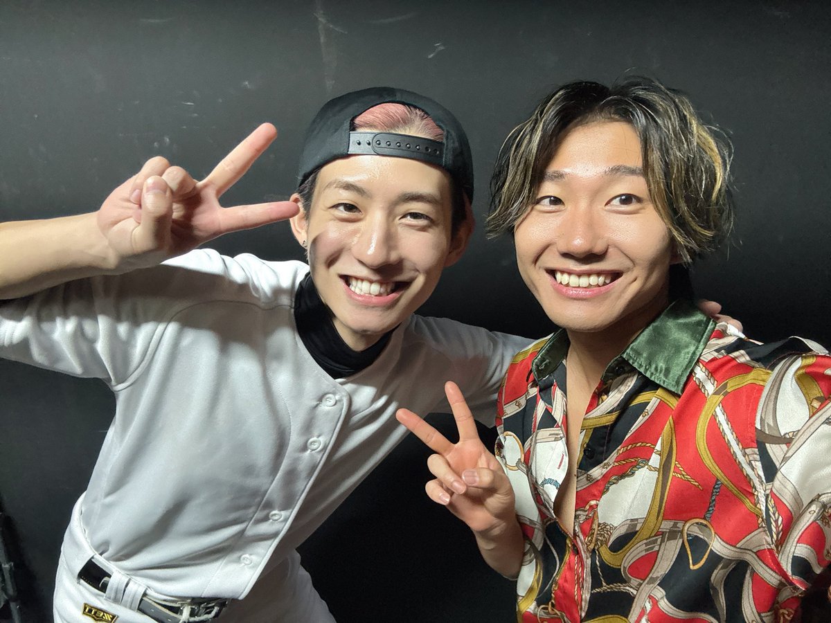 dragonfly_nishi's tweet photo. 「安達健太郎と役者がコントするLIVE」
僕の出演はありませんでしたが、
3日目が終わりました！✨

コウの花嫁で共演して仲良くなったなんでもできる同い年の
たっくん✨「助けてください」のコントは
やってみたいコントの一つだったなぁ！
また共演しようね！
@K_Takumi_1221 

今回初めましての今津くん！
ちょうどグループ時代も入れ違いで会えなかったから今回共演できて嬉しい😭
またどこかで一緒になれるといいなぁ☺️
ありがとう！
@kento_stella 

明日は最終日🔥2人は最終日も参加してます！まだ当日券あるそうなので、是非最後まで笑いに行きましょう✨

#安達コント名古屋